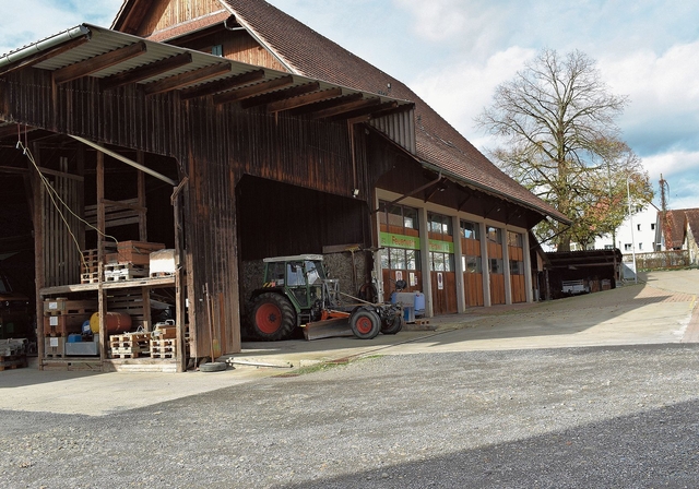 Die Rifferswiler Stimmberechtigten entscheiden am 30. November an der Urne über den Kauf dieser Liegenschaft an der Dorfstrasse 4. Der Preis: 4,3 Millionen Franken. (Bild Marianne Voss)