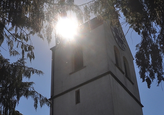 In Bonstetten ertönt das Frühgeläut der reformierten Kirche ab Mitte September erst um 7 Uhr. Zwischen 22 und 7 Uhr wird auf den Viertelstundenschlag verzichtet. (Bild Werner Schneiter)