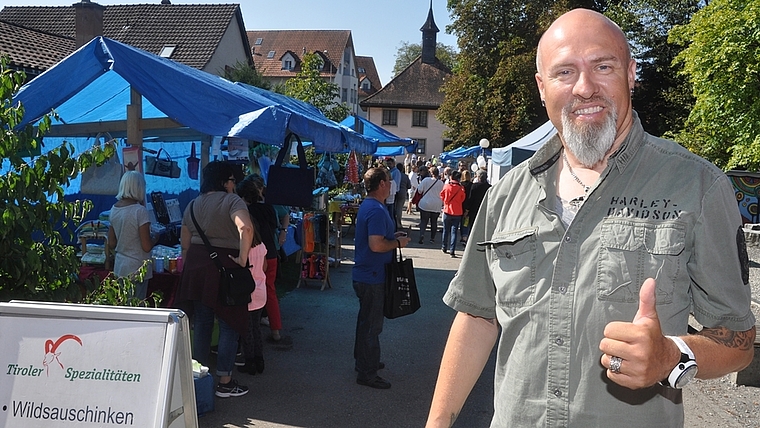 Daumen hoch: OK-Präsident Remo Buob freut sich über den grossen Publikumsaufmarsch. (Bild Werner Schneiter)