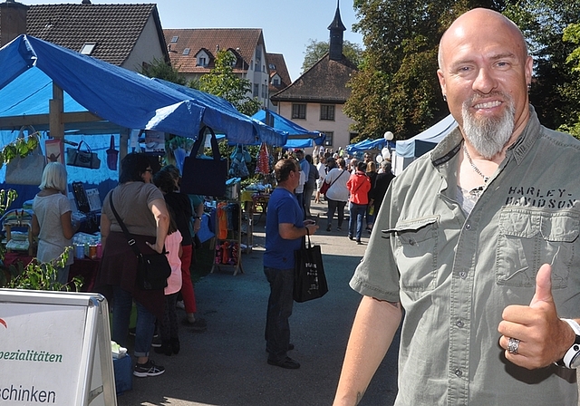 Daumen hoch: OK-Präsident Remo Buob freut sich über den grossen Publikumsaufmarsch. (Bild Werner Schneiter)