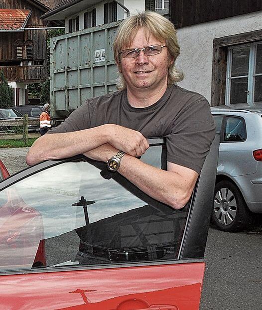 Fährt wieder Postauto: Beat Böni von der Fahrschule Beat. (Bild Werner Schneiter)