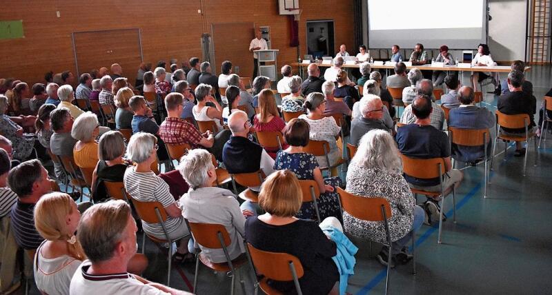 Grossaufmarsch an der Gemeindeversammlung in Rifferswil. (Bilder Marianne Voss)