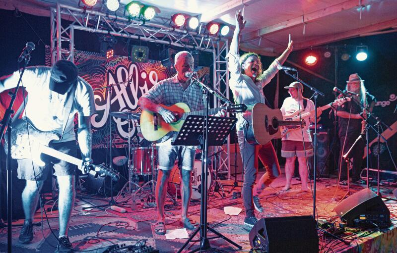 «The Lost Keys & Friends» rockten in variierender Zusammensetzung zu Songs von Queen, The Beatles, Joe Cocker oder Janis Joplin. (Bilder André Kaiser)