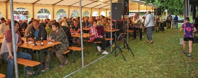 In Mettmenstetten wurde der Nationalfeiertag im Festzelt beim Paradisli gefeiert. (Bild Nico Ilic)