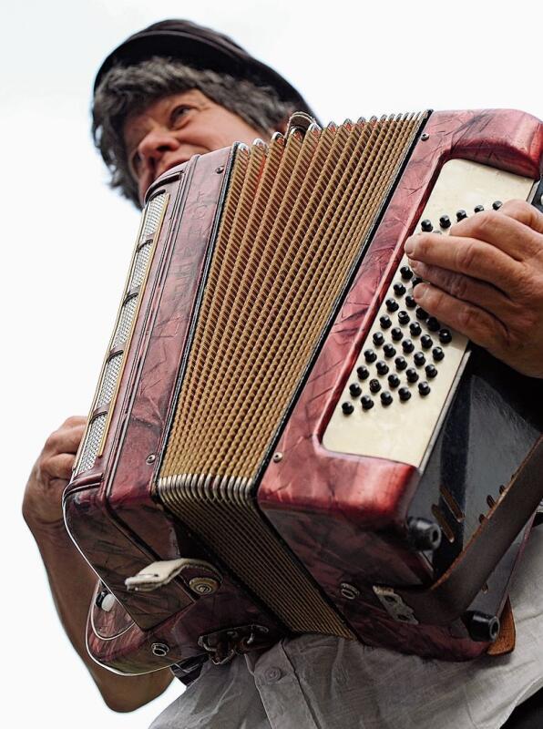 Treue Begleiterin: die Handorgel. (Bilder zvg)