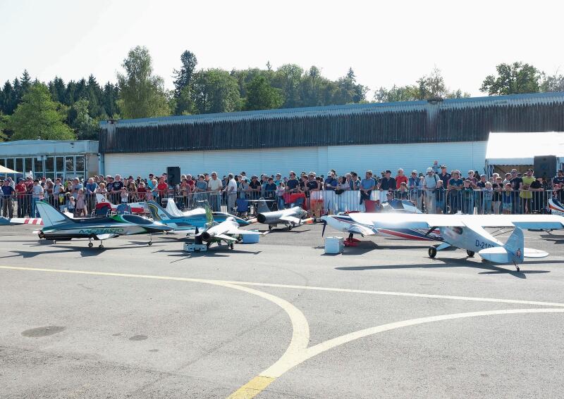 Der Flugtag in Hausen lockte in diesem Jahr wieder Tausende Besucherinnen und Besucher an.