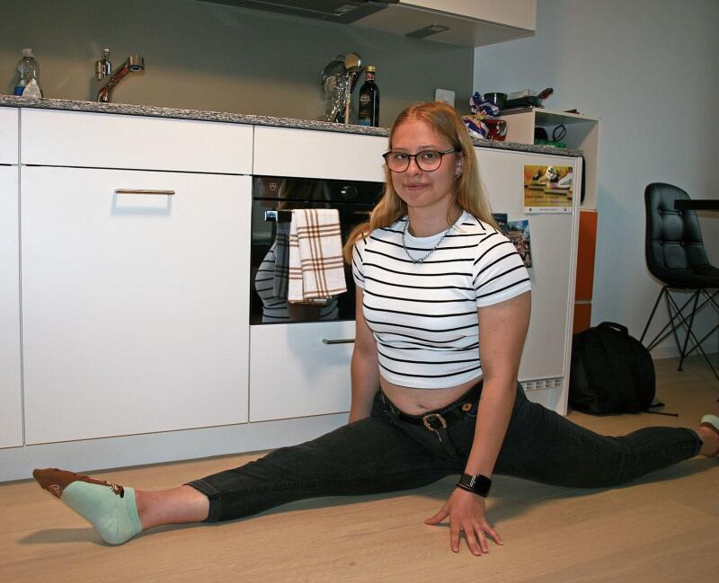 Larissa Kurmann schafft den Spagat zwischen Sport, Studium und Haushalt in ihrer ersten Wohnung. (Bilder Daniela Zeman)