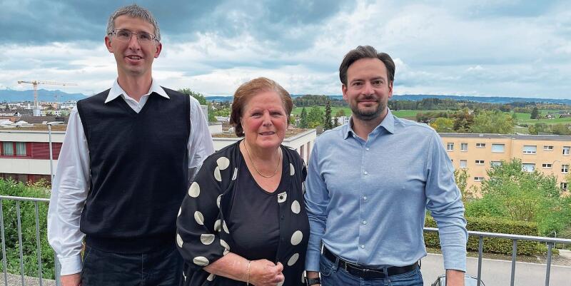 (v.l.n.r) Neurologe Dr. Filip Barinka, Rita Ackermann von der Selbsthilfegruppe Parkinson und Dr. Georg Chatzipirpiridis von der Nushu AG. (Bild Dominik Stierli)