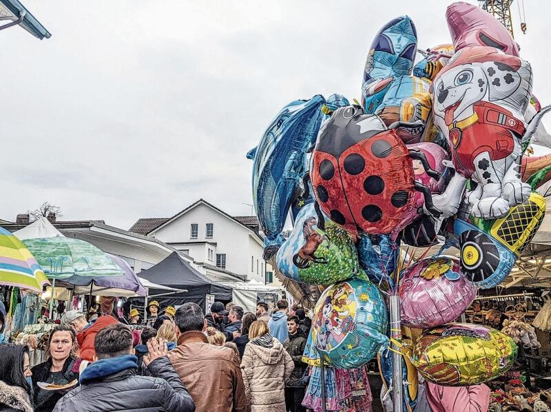 Der Markt zog viele Besucherinnen und Besucher nach Affoltern.