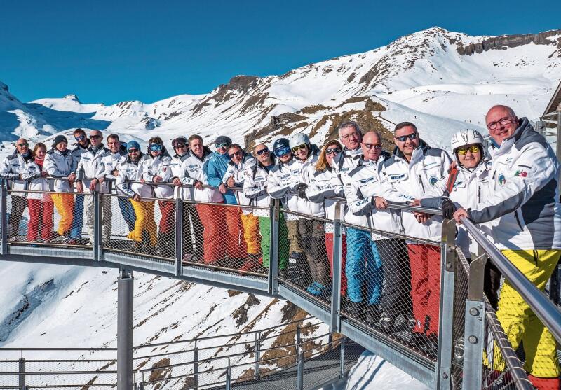 Ski- und Snowboardausbildner im Trainingsweekend in Grindelwald – noch mit den alten Jacken.