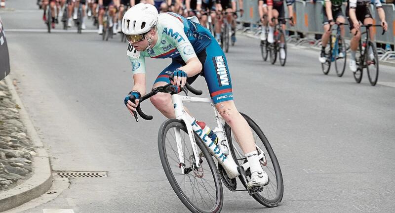 Cedric Graf holte sich den zweiten Rang bei den U19 im grössten und mit knapp 45 km/h Durchschnittsgeschwindigkeit schnellsten Rennen des GP Osterhas.