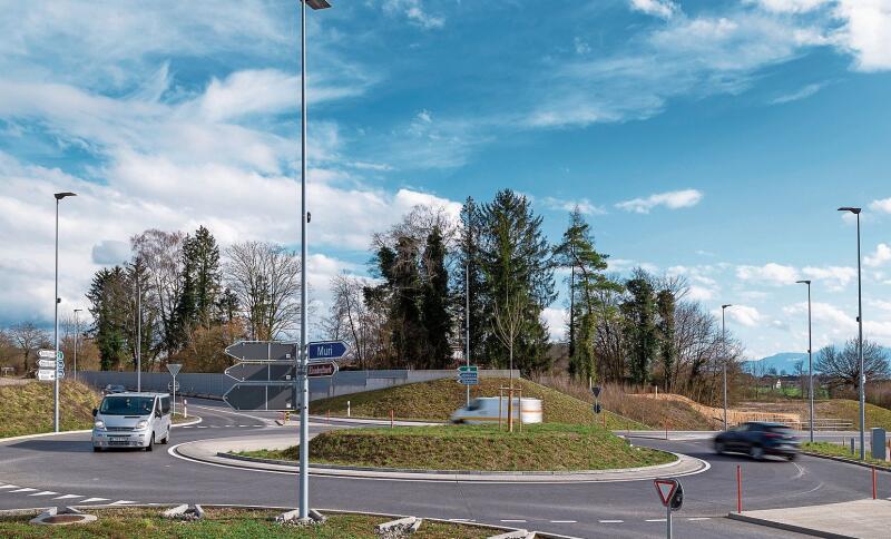 Teil des Autobahnzubringers Obfelden/Ottenbach, welcher die beiden Gemeinden vom Durchgangsverkehr entlasten soll: der Kreisel «Rickenbacherstrasse». (Bilder Daniel Vaia)