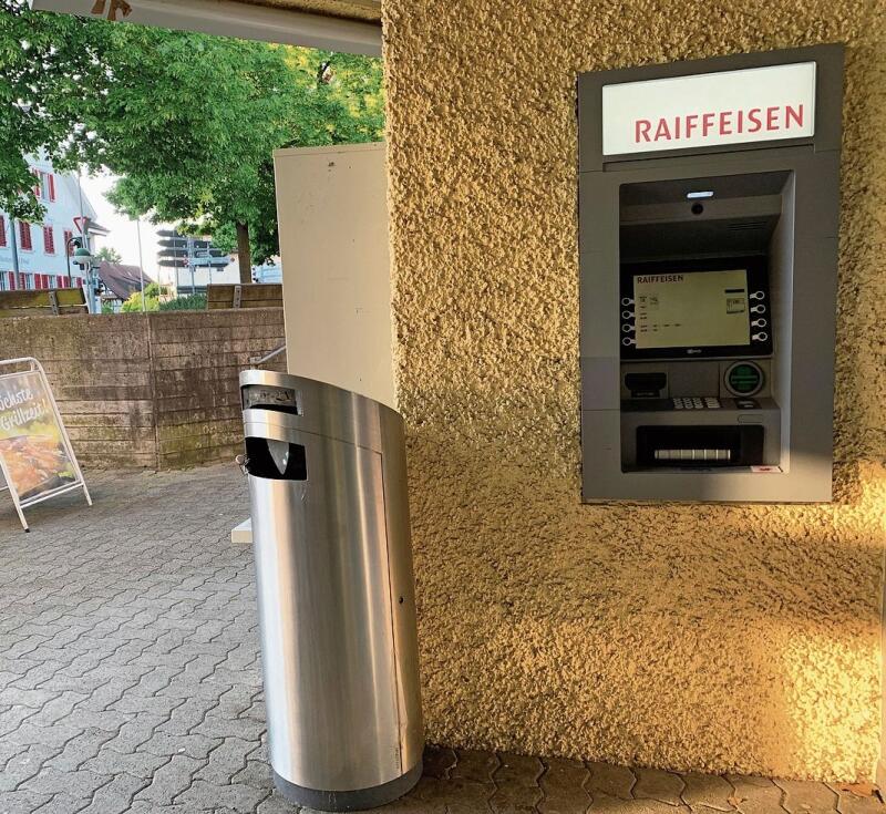 Der Bancomat beim Volg in Ottenbach wird Ende Mai stillgelegt. (Bild Livia Häberling)