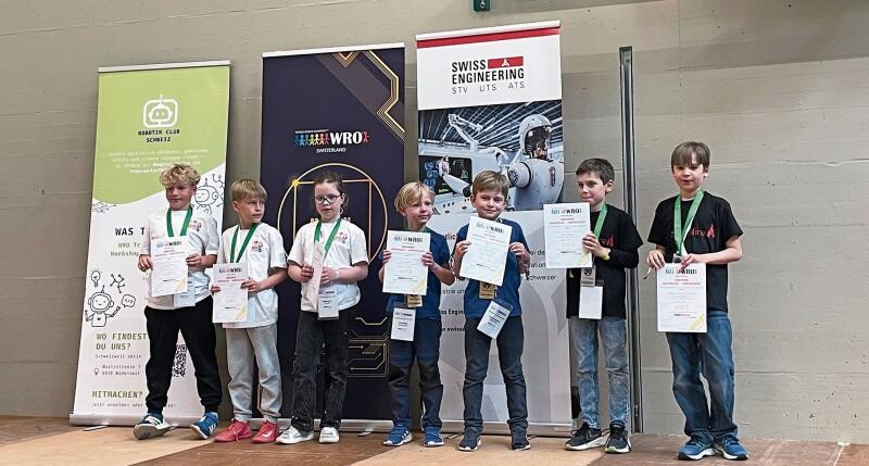 In der Kategorie Elementary erreichten zwei Aeugster Teams die gleiche Punktezahl. Zeitlich unterschieden sie sich um 
acht Sekunden. (Bilder Sandra Isabél Claus)