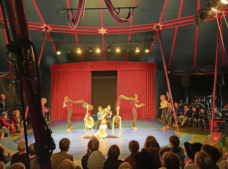Ob klein oder gross – alle tragen zu einer gelungenen Performance bei. (Bilder Sandra Isabél Claus)