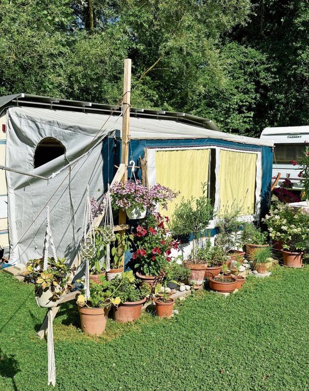 Kein Topf darf fehlen: Campen mit eigenem Garten.