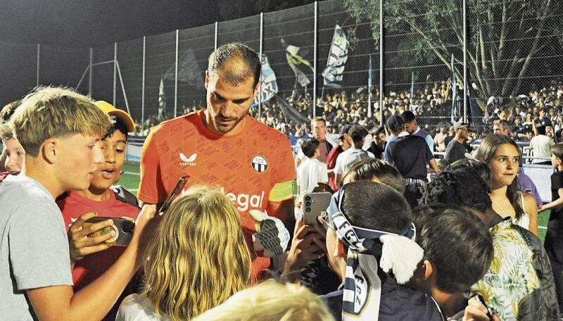 FCZ-Spieler sind bei Autogrammfans beliebt, wie etwa Yanick Brecher.