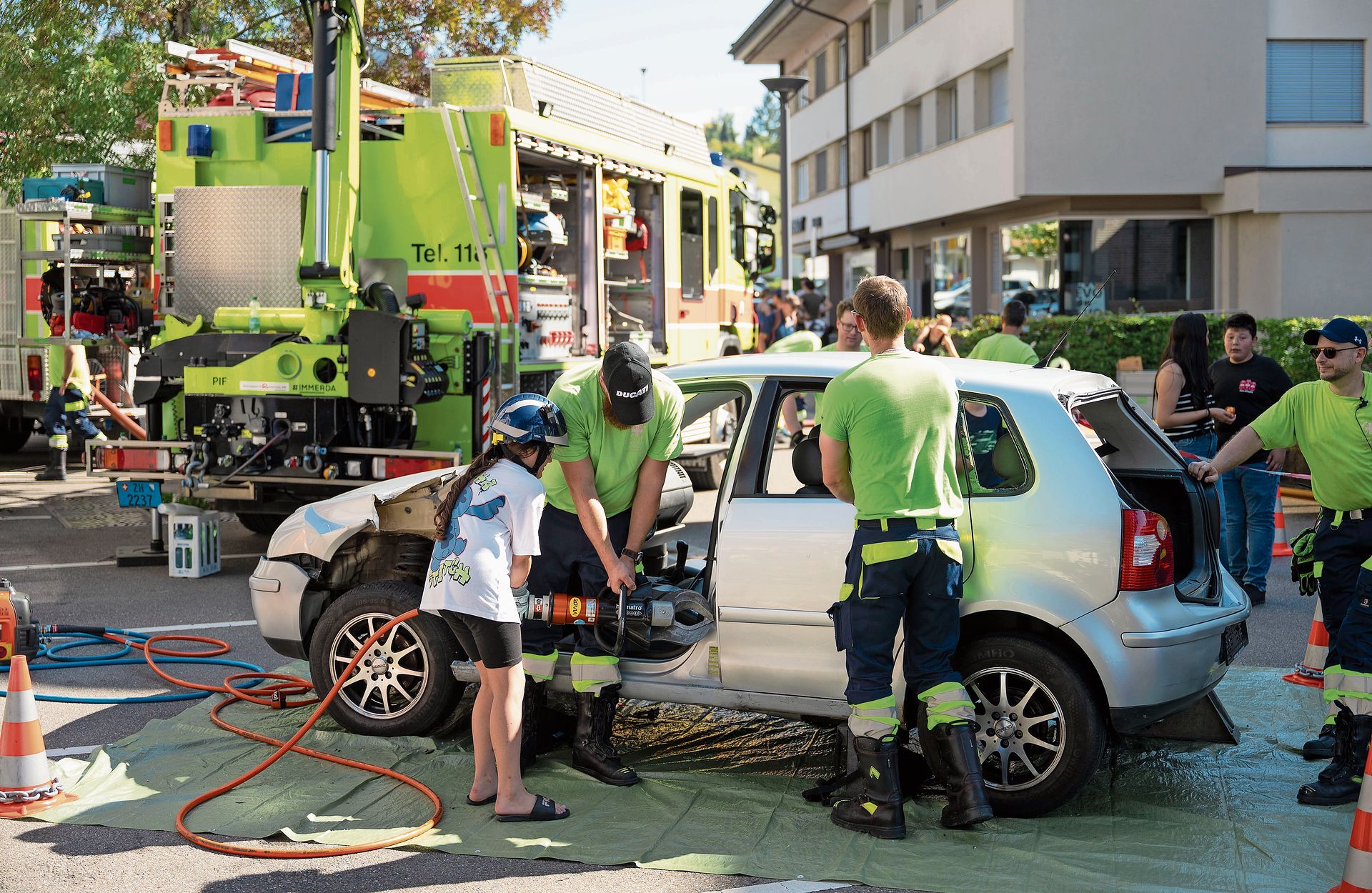 Die Gelegenheit, ein echtes Auto auseinanderzuschneiden, dürfte so schnell nicht wieder kommen. (Bilder Nico Ilic)