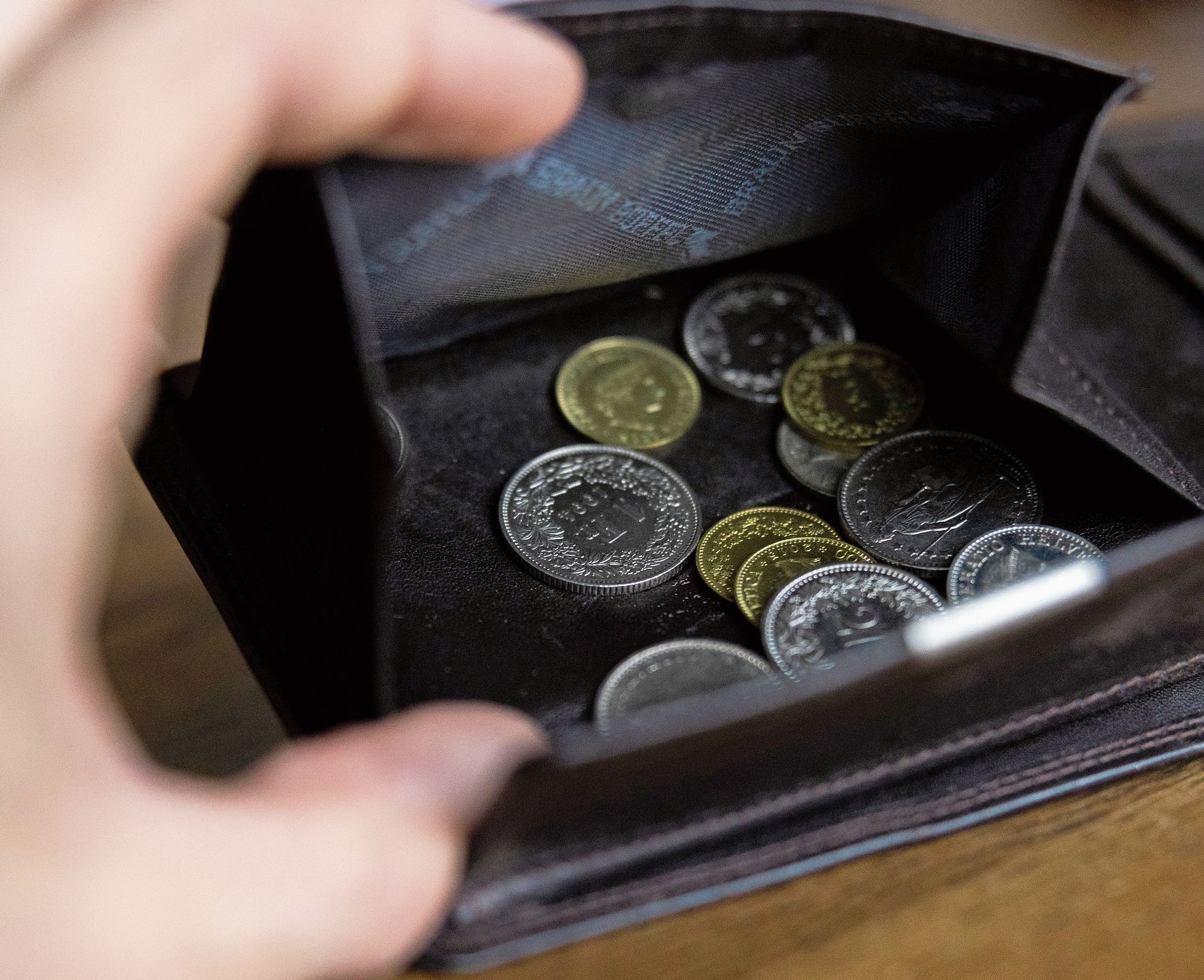 Nach der Pensionierung ist auch in der Schweiz bei vielen Menschen das Geld knapp. (Symbolbild Severin Bigler)