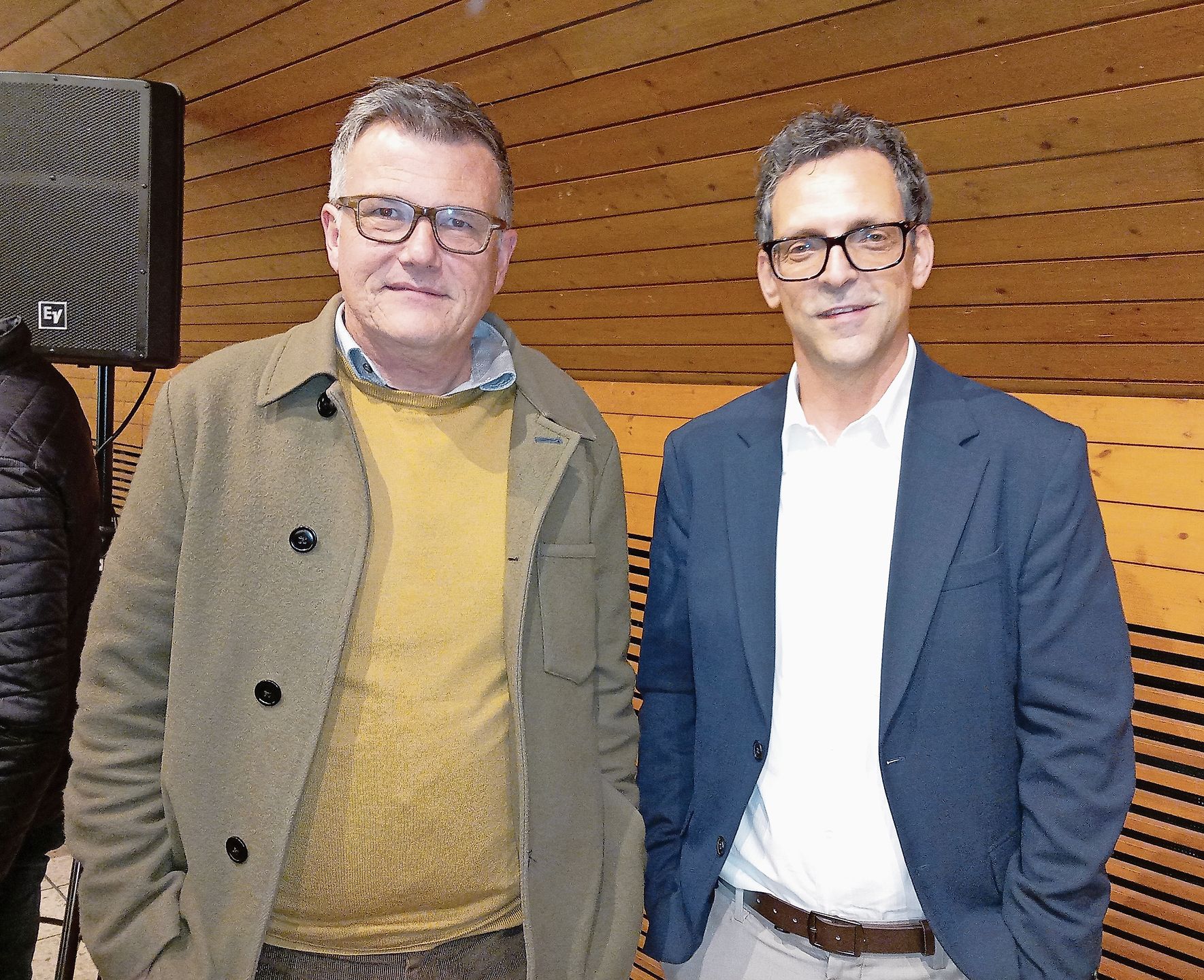 Michael Camenzind (links), Büro Suter von Känel Wild, und Benno Hüsler, Ingenieurbüro Hüsler & Heiniger traten als Fachreferenten auf. Michael Camenzind (links), Büro Suter von Känel Wild, und Benno Hüsler, Ingenieurbüro Hüsler & Heiniger traten als Fachreferenten auf.