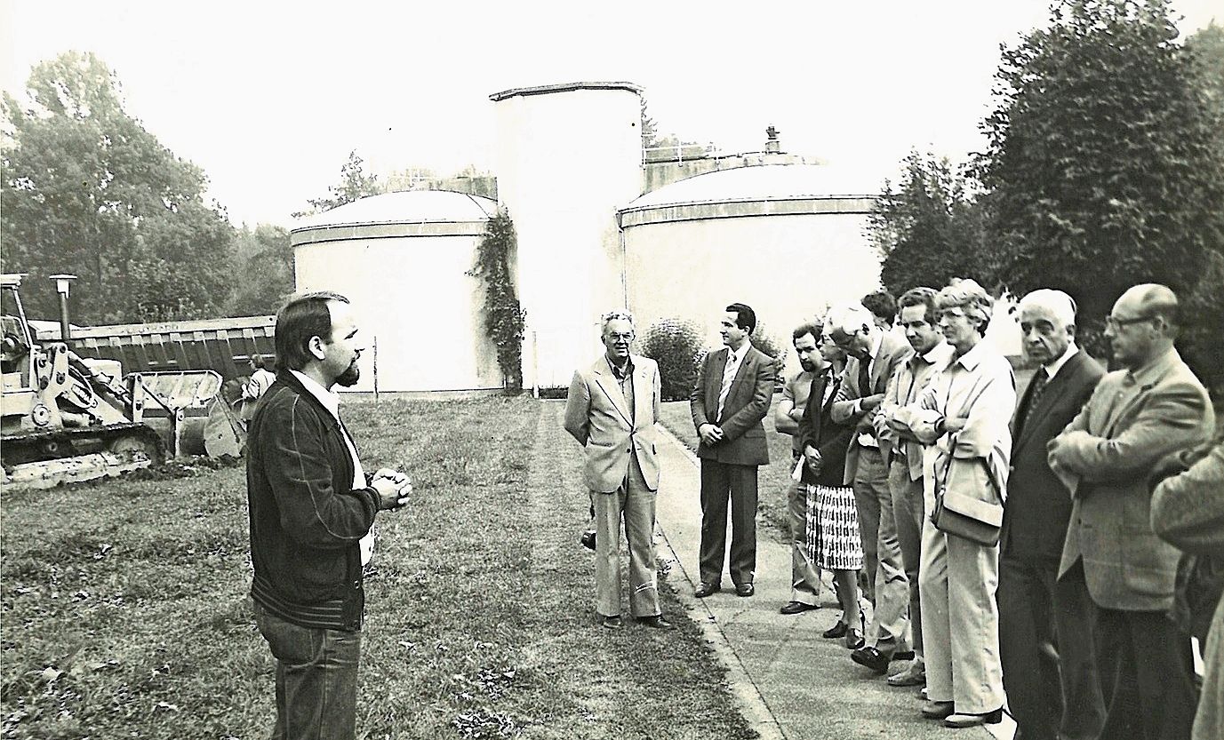 Arthur Ebnöther (links), Präsident der Baukommission, anlässlich des Baubeginns für das ARA-Erweiterungsprojekt in Zwillikon im September 1981. (Archivbild «Anzeiger») Arthur Ebnöther (links), Präsident der Baukommission, anlässlich des Baubeginns für das ARA-Erweiterungsprojekt in Zwillikon im September 1981. (Archivbild «Anzeiger»)