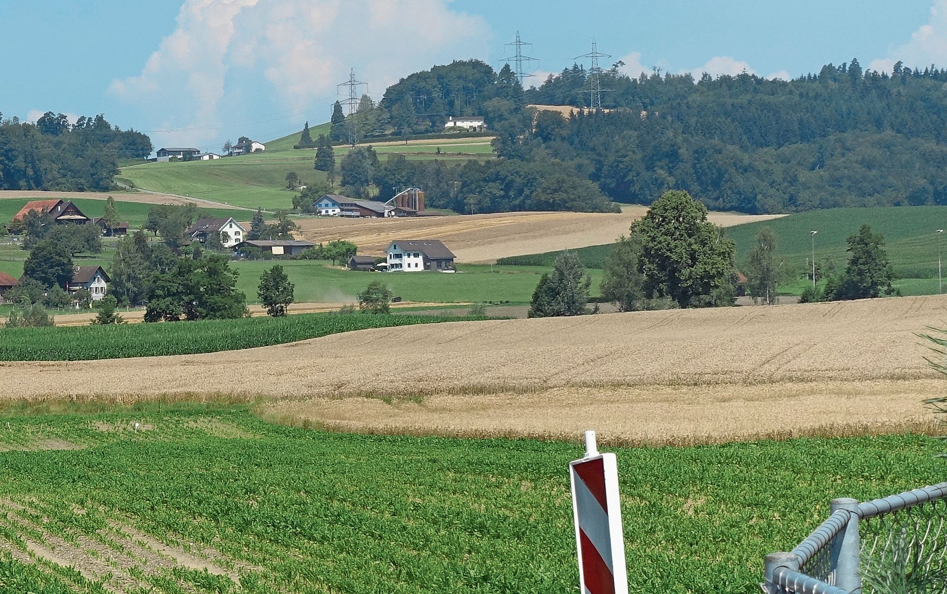 Himelsbüel auf dem Gemeindegebiet von Hedingen ist Windenergie-Eignungsgebiet Nummer 38. (Bild Marcus Weiss) Himelsbüel auf dem Gemeindegebiet von Hedingen ist Windenergie-Eignungsgebiet Nummer 38. (Bild Marcus Weiss)