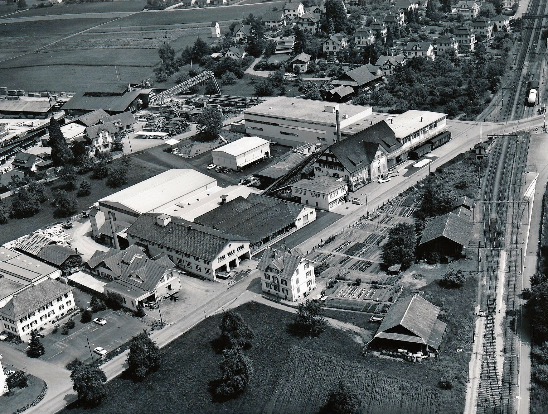 Die OVA hatte ihren Standort auf dem Areal gegenüber der stillgelegten Bierbrauerei Winkelmann, nur wenige Schritte vom Bahnhof Affoltern entfernt. (Bilder Ortsmuseum Affoltern)