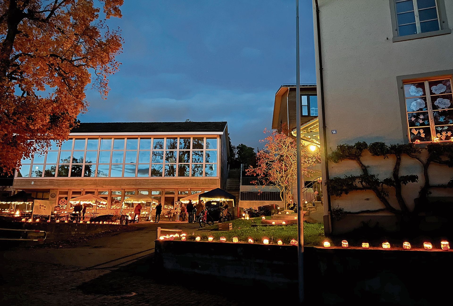 Das beliebte Räbeliechtlifest mit leuchtenden, geschnitzten Räben findet jeweils im November statt. (Bild Christa Brunhart)