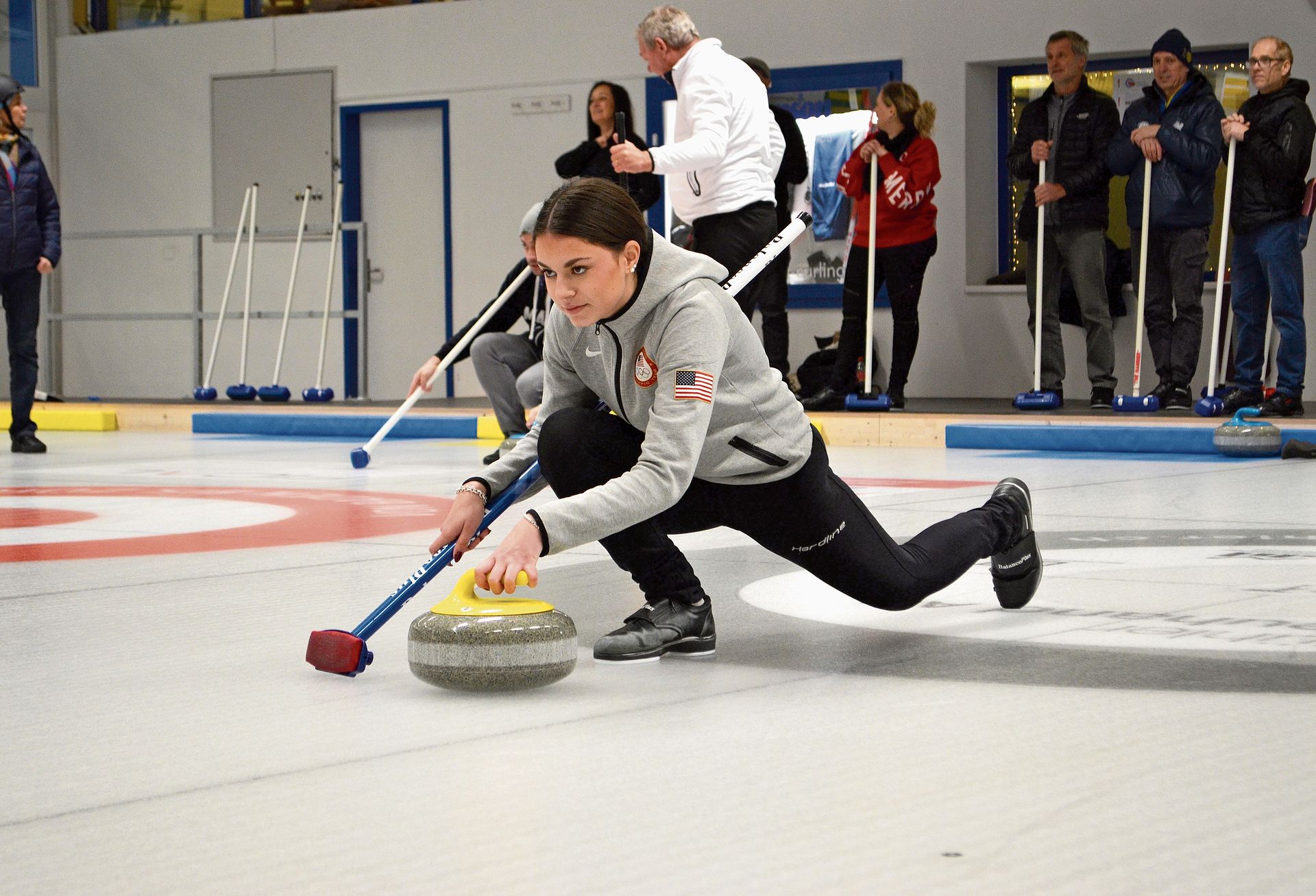 Das Curling-Gen hat Ladina Ramstein in die Wiege gelegt bekommen: Bereits Vater Marco und Mutter Claudia spielten Curling. (Bilder Irene Hung-König)