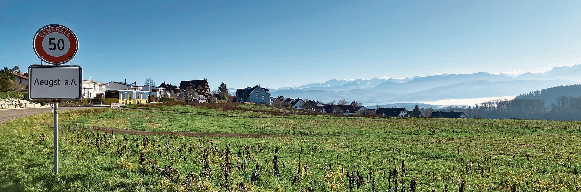 Von Aeugst bietet sich oft ein traumhafter Blick in die Alpen. Von Aeugst bietet sich oft ein traumhafter Blick in die Alpen.