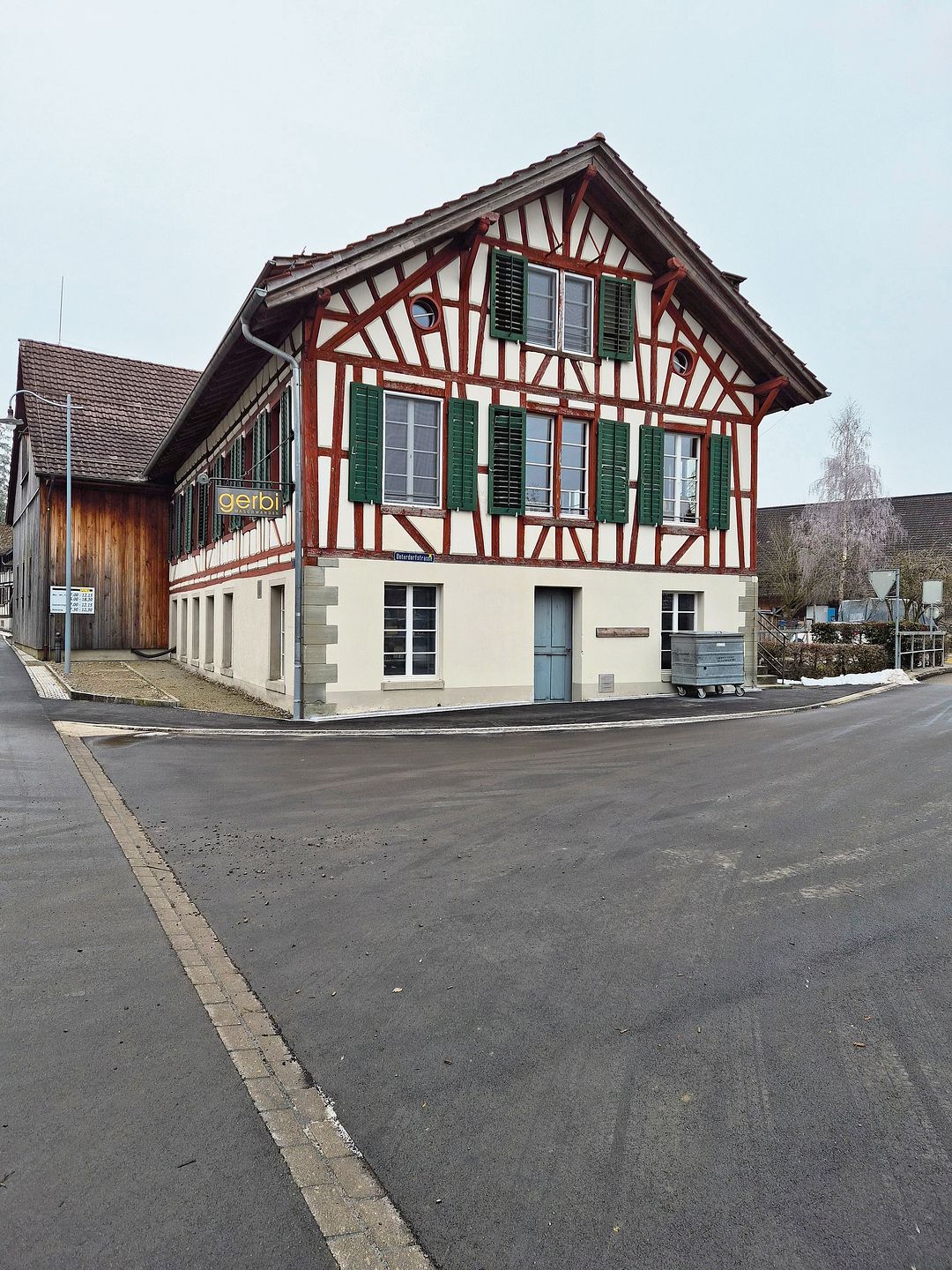 Im Mehrzweckgebäude Gerbi wird derzeit über Maschwandens Zukunft diskutiert.