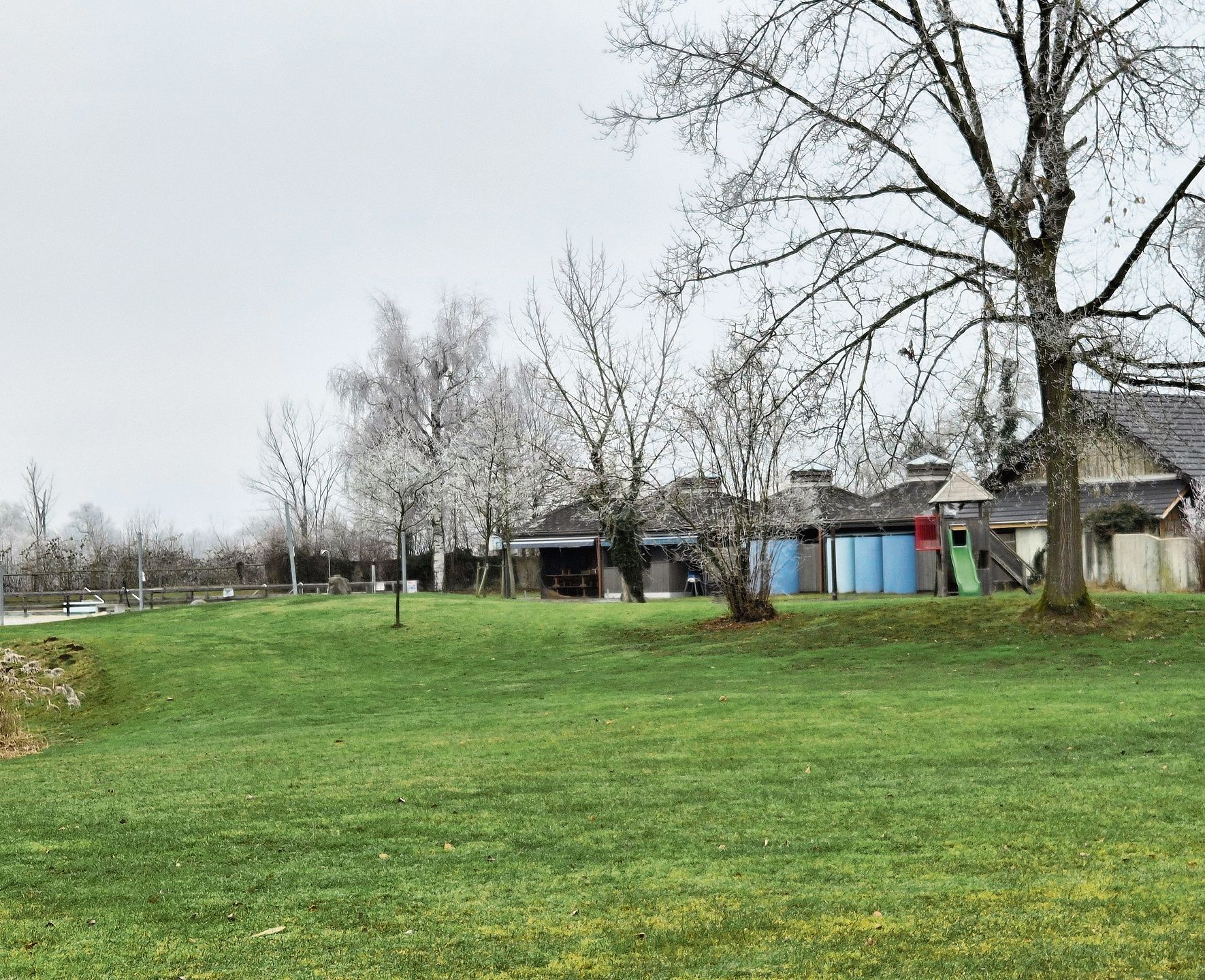 Winterstille im Naturbad: Seine Zukunft ist ungewiss.