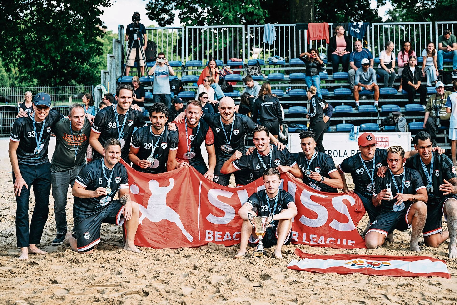 Das Team des BSC 54 mit dem Säuliämtler Trainer Urs Kammer (Zweiter von links). Das Team des BSC 54 mit dem Säuliämtler Trainer Urs Kammer (Zweiter von links).