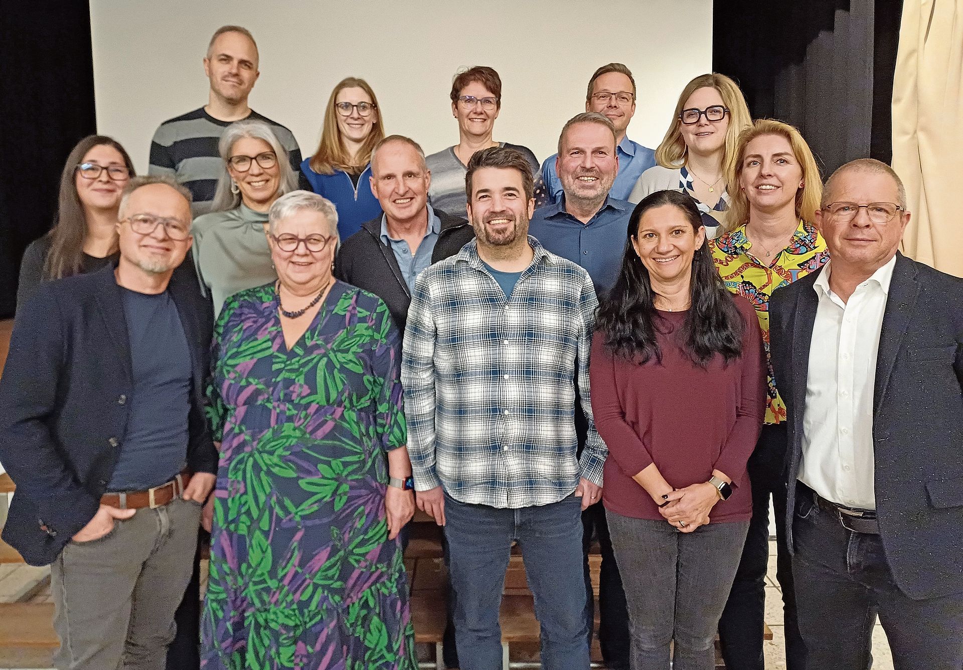 Die Kandidierenden für Gemeinderat, Primarschulpflege und Rechnungsprüfungskommission stellten sich anlässlich einer Informationsveranstaltung kurz vor und beantworteten Fragen aus dem zahlreichen Publikum. (Bilder Regula Zellweger)