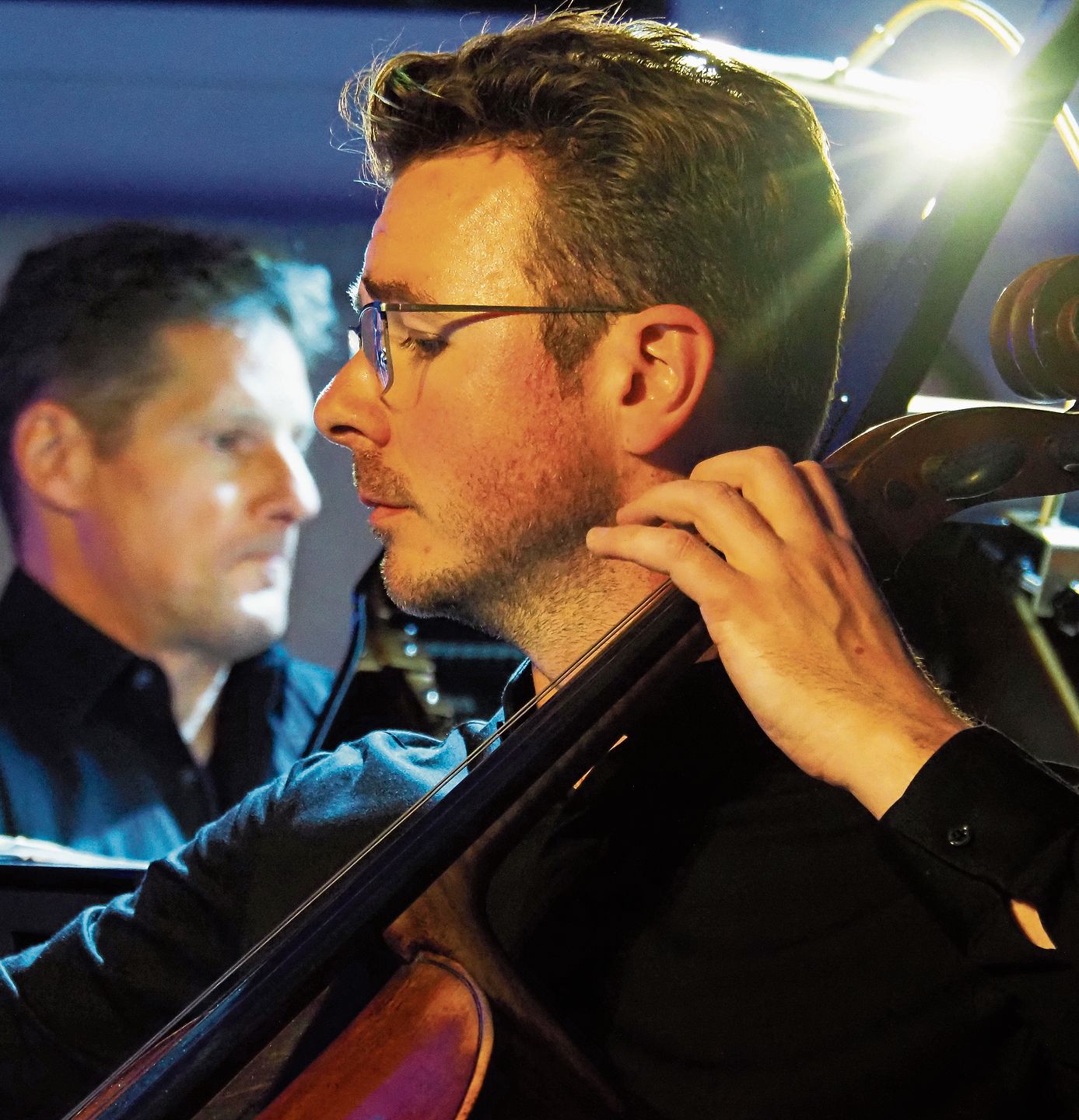 Der Aargauer Cellist Benjamin Nyffenegger, Jahrgang 1984, ist stellvertretender Solocellist des Tonhalle-Orchesters Zürich. Der Aargauer Cellist Benjamin Nyffenegger, Jahrgang 1984, ist stellvertretender Solocellist des Tonhalle-Orchesters Zürich.