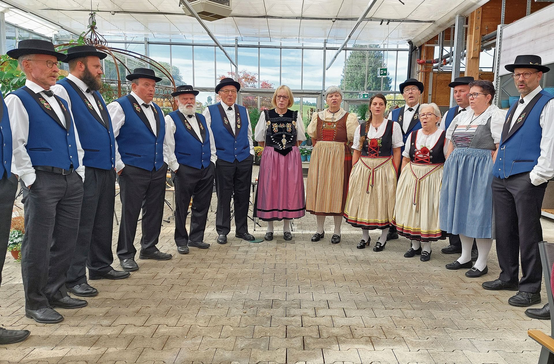 Der Jodlerklub Affoltern tritt im Gartenzentrum Guggenbühl auf, mit anschliessendem Fotoshooting. (Bild zvg)