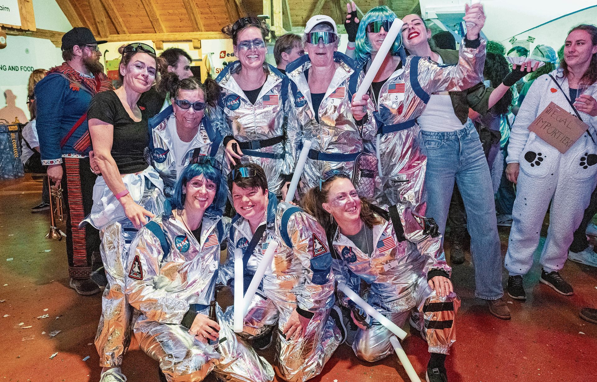 Die «Space Girls» aus Kappel hatten einen kürzeren Weg an die Fasnacht als ins All. Die «Space Girls» aus Kappel hatten einen kürzeren Weg an die Fasnacht als ins All. (Bild Nico Ilic)