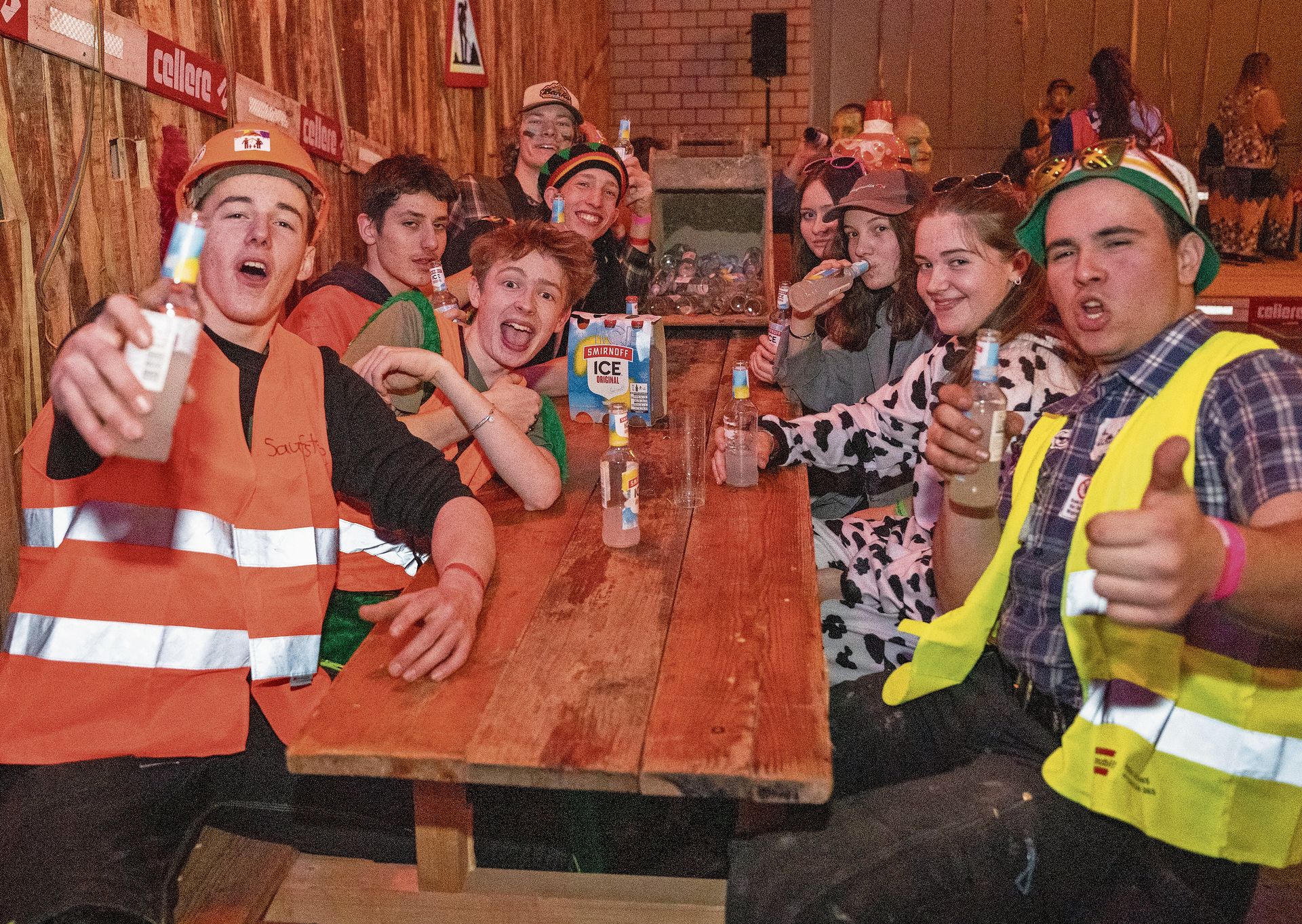 Bei einem Getränk wurde nach einer Lösung für die ewige Baustelle gesucht. Bei einem Getränk wurde nach einer Lösung für die ewige Baustelle gesucht. (Bild Nico Ilic)