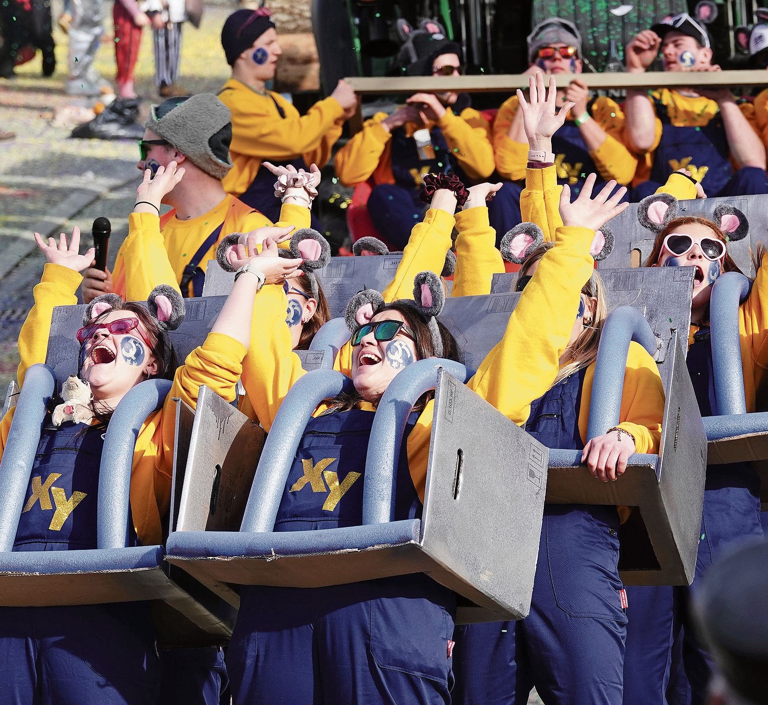 Die Uerzliker Wagenbaugruppe XY punktete beim Publikum mit viel Action. Die Uerzliker Wagenbaugruppe XY punktete beim Publikum mit viel Action.