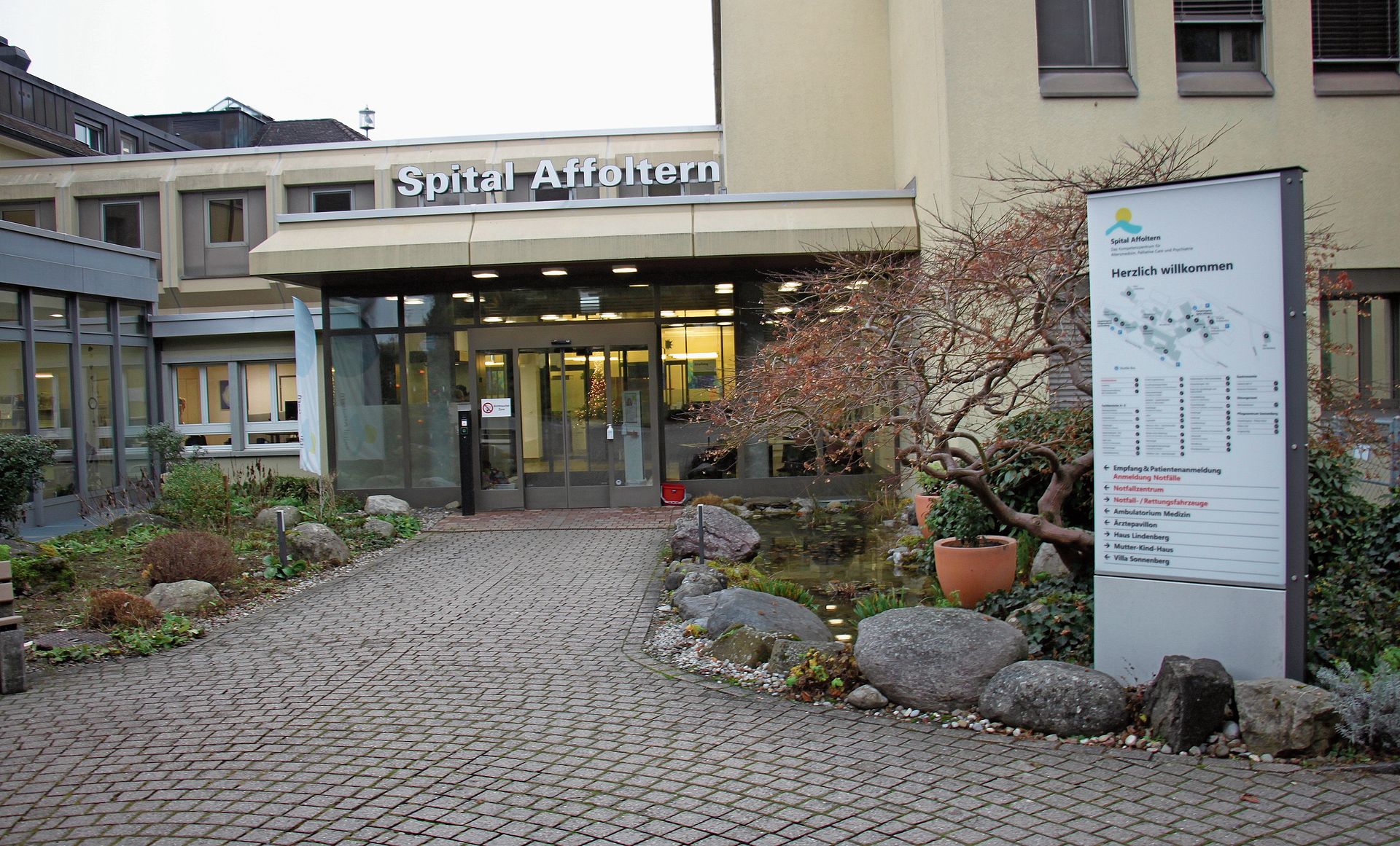 Ist nach Jahren wieder in den schwarzen Zahlen angelangt: das Spital Affoltern. (Bild Florian Hofer)