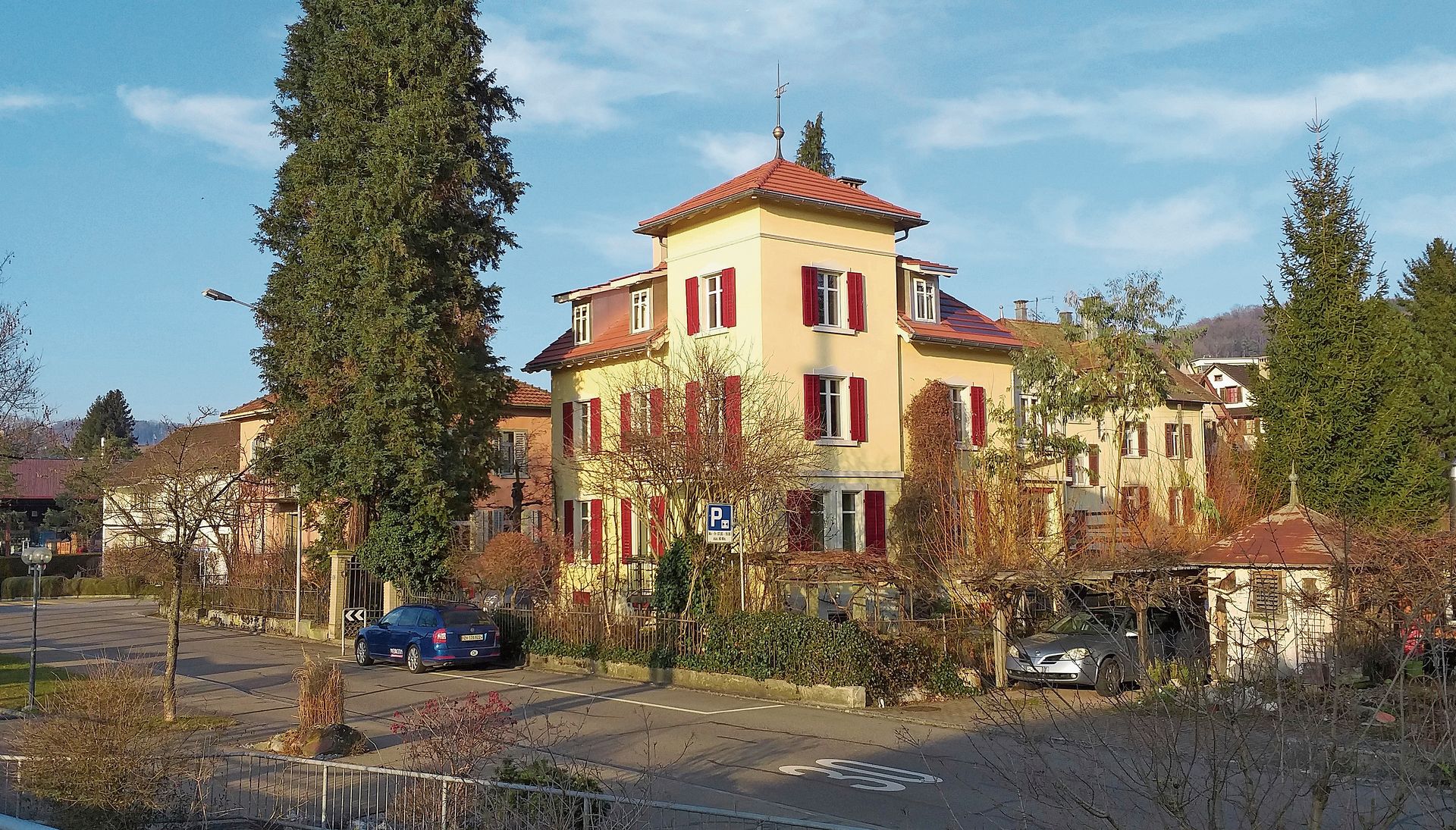 Am Bahnhofplatz 5, im sogenannten «Türmlihuus», befand sich einst die Poststelle von Hedingen. (Bild Balint Berg)