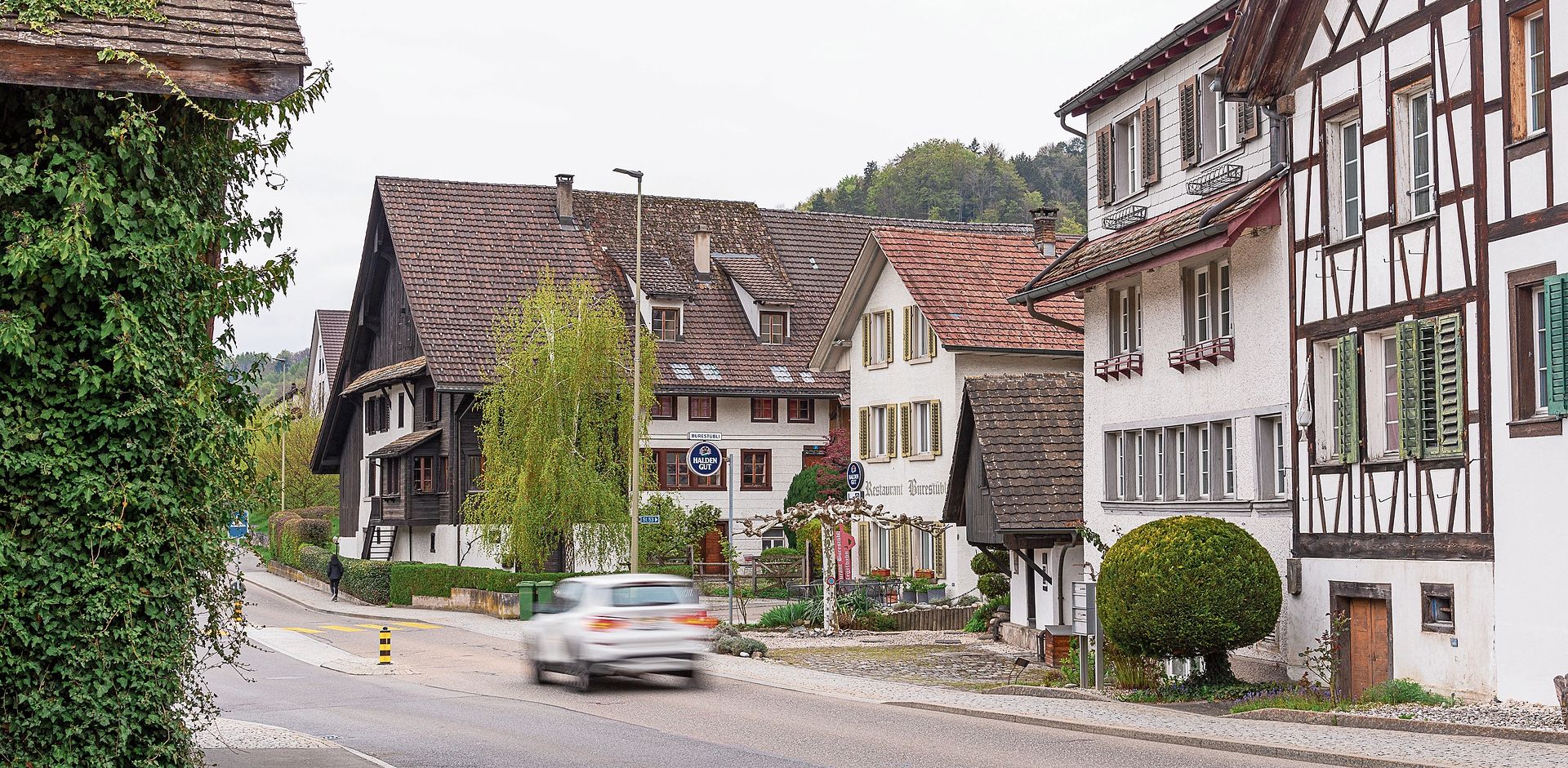 Sellenbürer Dorfzentrum mit «ortsbaulich wichtigen Gebäuden» (Kernzonenplan): Sowohl der leicht revidierte Kernzonenplan Sellenbüren als auch der Kernzonenplan Stallikon wurden an der Gemeindeversammlung mit grossem Mehr gutgeheissen. (Bild Daniel Vaia)