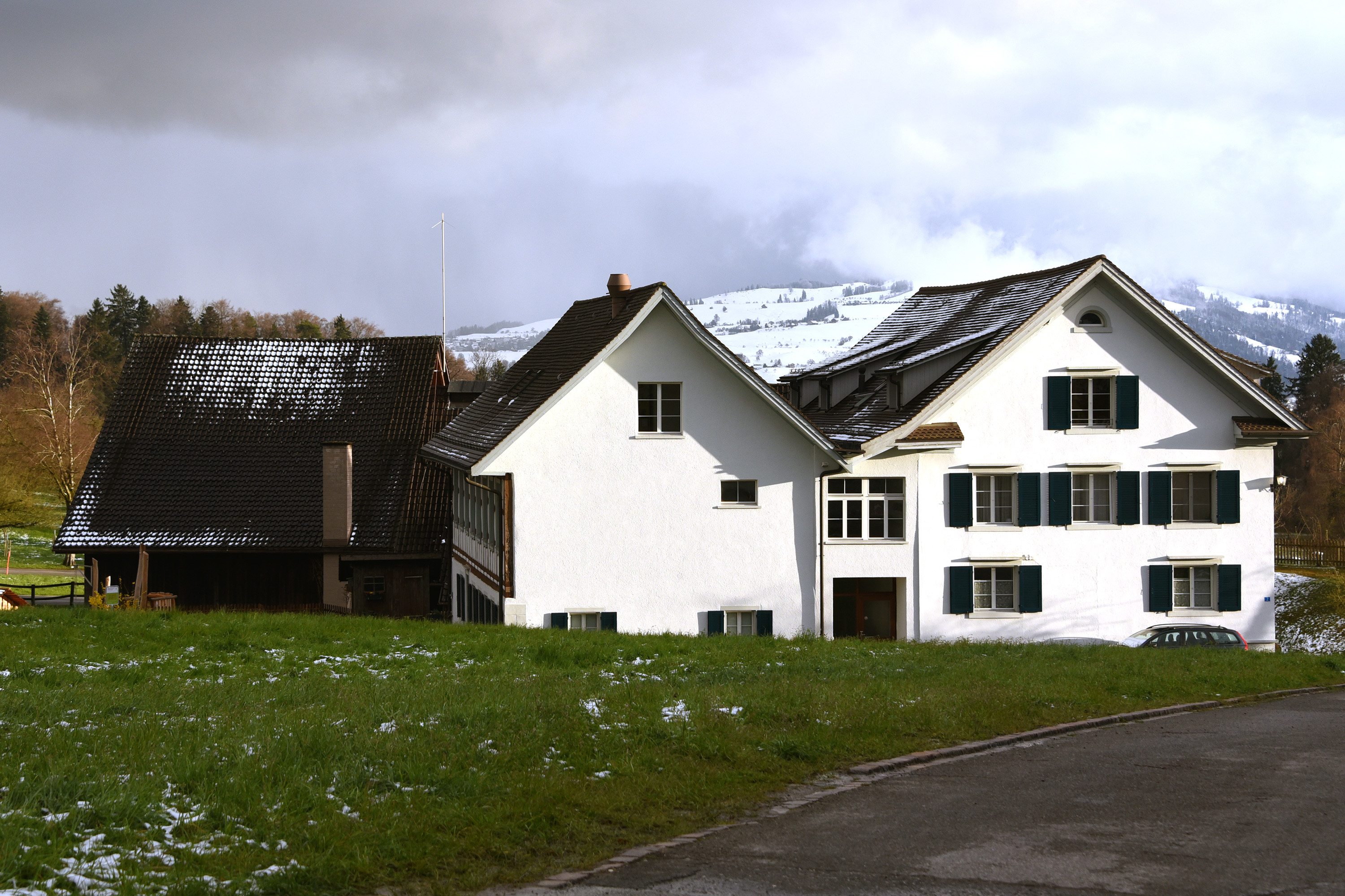 Von rechts nach links befanden sich hier die Sägerei und die obere Mühle sowie die 1541 erstmals erwähnte Ziegelei. Peter Simler gab der Wiederherstellung und dem Ausbau der gewerblichen Anlagen nach der Zerstörung im Anschluss an die Schlacht bei Kappel erste Priorität. (Bild Bernhard Schneider)