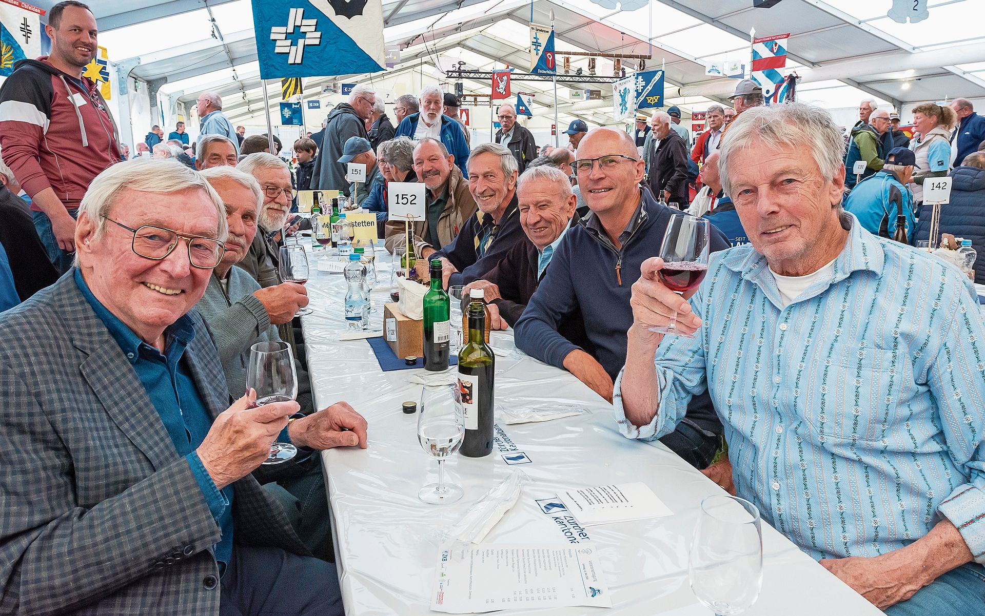 Bestens gelaunt und mit dem kürzesten Anfahrtsweg: die Turnveteranen aus Mettmenstetten. Bestens gelaunt und mit dem kürzesten Anfahrtsweg: die Turnveteranen aus Mettmenstetten.