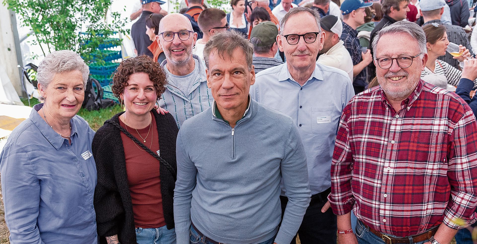 Gruppenbild mit Regierungsrat: der Mettmenstetter Gemeinderat mit Regierungsrat Mario Fehr. (2. von rechts). Gruppenbild mit Regierungsrat: der Mettmenstetter Gemeinderat mit Regierungsrat Mario Fehr. (2. von rechts).