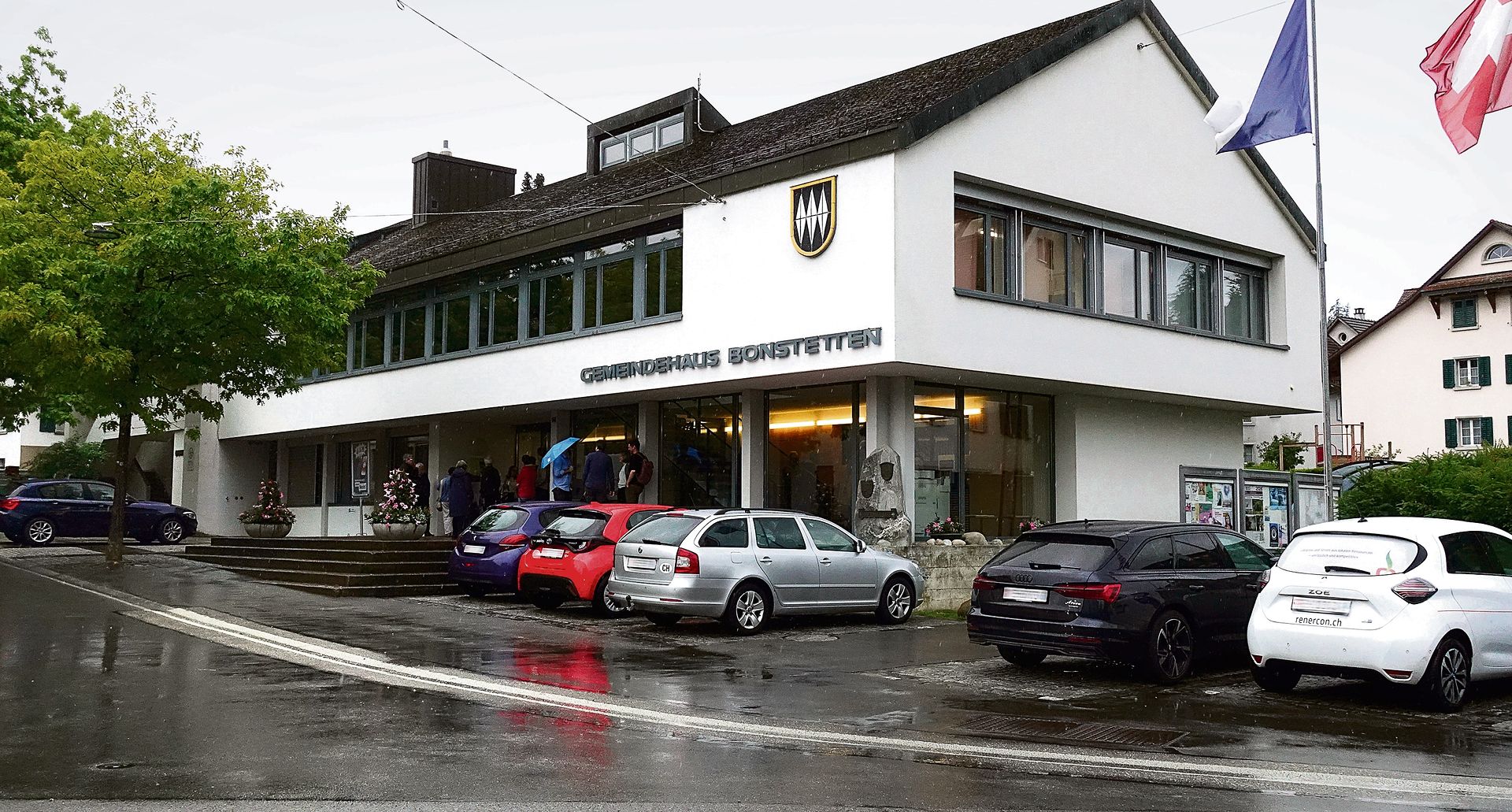 Das Gemeindehaus in Bonstetten soll durch einen zweigeschossigen Neubau ersetzt werden. (Bilder Martin Platter) Das Gemeindehaus in Bonstetten soll durch einen zweigeschossigen Neubau ersetzt werden. (Bilder Martin Platter)