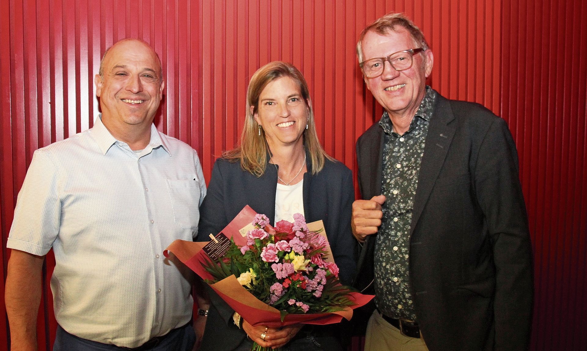 Der neue Präsident der Sekundarschulpflege Affoltern/Aeugst, Christoph Waldmeier (links), verabschiedete die Vizepräsidentin Melanie Wälter und den Präsidenten Urs Bregenzer. (Bilder Florian Hofer) Der neue Präsident der Sekundarschulpflege Affoltern/Aeugst, Christoph Waldmeier (links), verabschiedete die Vizepräsidentin Melanie Wälter und den Präsidenten Urs Bregenzer. (Bilder Florian Hofer)