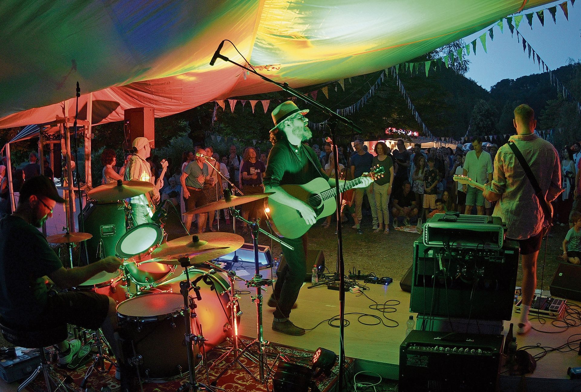 Wilcox mit Timo Homberger (Gesang, Gitarre), Jonas Plüss (Bass), Simon Gräzer (Schlagzeug) und Roland Andermatt (E-Gitarre). Wilcox mit Timo Homberger (Gesang, Gitarre), Jonas Plüss (Bass), Simon Gräzer (Schlagzeug) und Roland Andermatt (E-Gitarre).