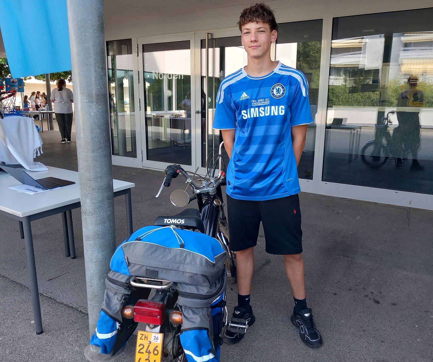 Noah Kull hat seine Fernfahrt mit dem Mofa für das Projekt dokumentiert. Noah Kull hat seine Fernfahrt mit dem Mofa für das Projekt dokumentiert.