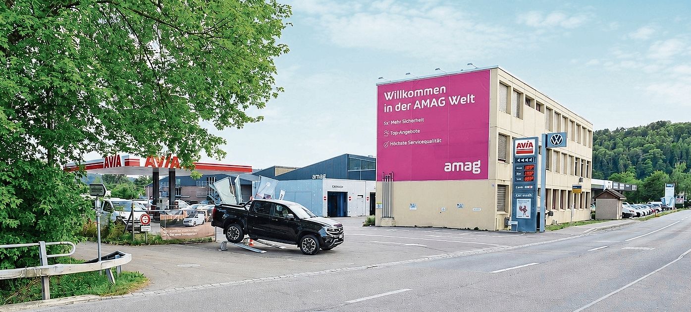 In Wettswil findet sich eine Hitzeinsel südlich von der Bushaltestelle Industrie an der Moosstrasse, wo sich eine Tankstelle und ein Autohändler befinden. In Wettswil findet sich eine Hitzeinsel südlich von der Bushaltestelle Industrie an der Moosstrasse, wo sich eine Tankstelle und ein Autohändler befinden.